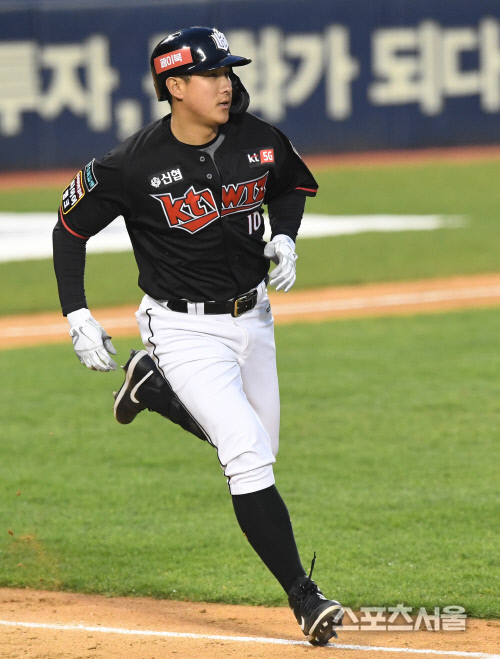 [포토] kt 황재균, 안타 출루!