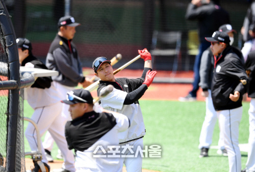 [포토] 황재균 '시즌아! 기다려라'