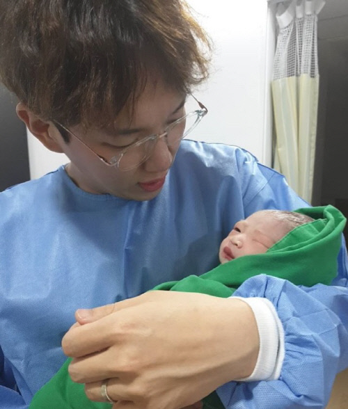 '대세' 장성규 "둘째천사 놀아보자, 준비됐지?" 벅찬 득남 소감 [★SNS]