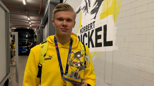 '新 득점 기계' 홀란드, 경기 전 하는 루틴은?