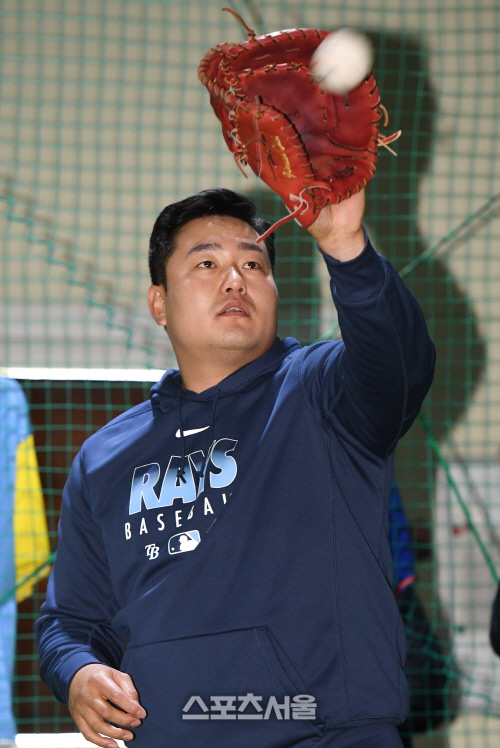 [포토]훈련 공개 최지만, 캐치볼부터!