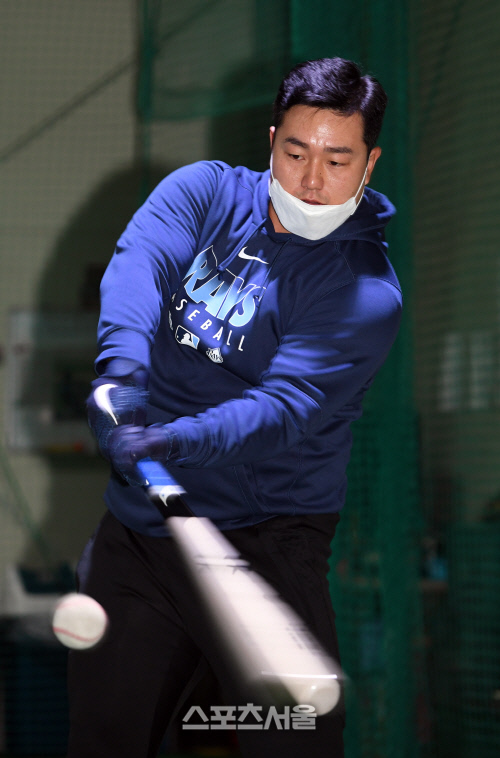 [포토]14일 간의 자가격리 끝내고 훈련 공개하는 최지만