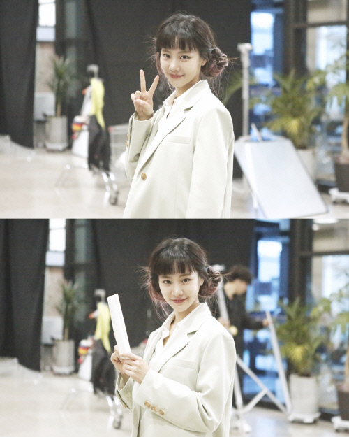 '꼰대인턴' 한지은, 촬영 현장 인증샷 공개…"많은 기대 부탁드려요"