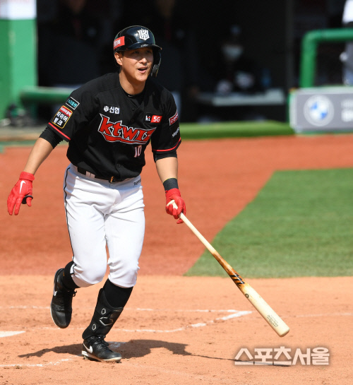 [포토] kt 황재균, 파울?