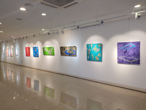 로운갤러리, 젊은 작가 단체전 '흥미로운 작가생활'전 개최