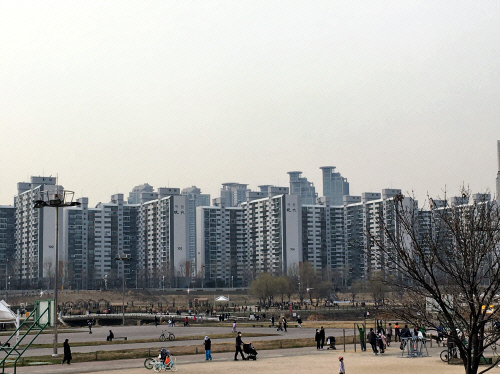 서울 부동산 가격 10개월 만에 하락