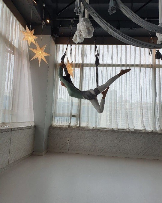 "CG인 줄" 이다희, 고난도 플라잉 요가 자세도 완벽 [★SNS] 