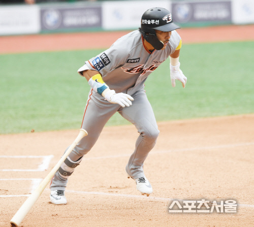 [포토] 한화 이용규, 570일 만에...리드오프로 중견수 출전!