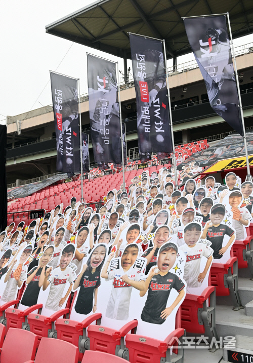 [포토]어린이날 무관중 개막전, 사진으로 대신 응원해요!