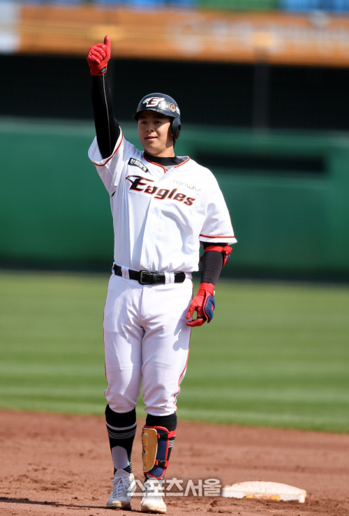 [포토] 노시환 \'2루타 쳤어요\'