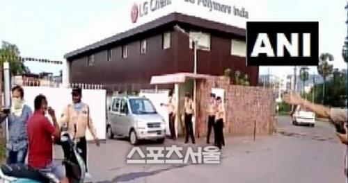 인도 LG화학 공장, 화학가스 누출 사고…9명 사망·수백명 입원