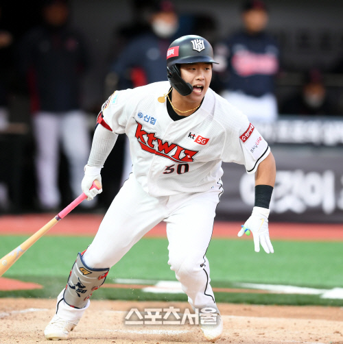 [포토] 강백호 \'1루수 정면으로 가고 말았어\'