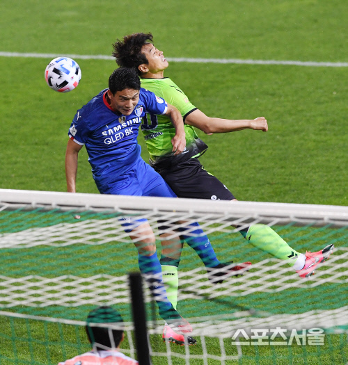 [포토] 전북 이동국, 위협적인 헤더!