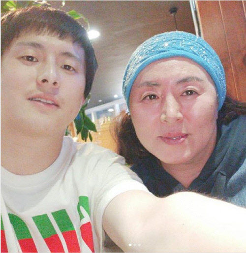 '효도84의 어버이날' 기안84, 붕어빵 엄마와 어버이날 나들이[★SNS]