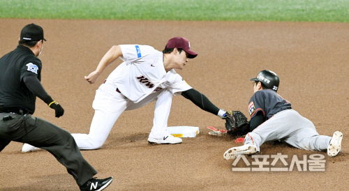 [포토] 한화 정진호, 한 뼘...모자라...