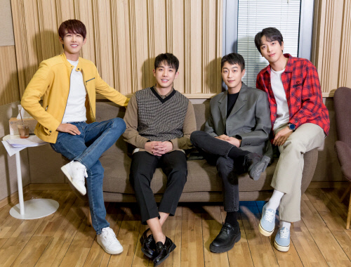 "4년만에 뭉친 웨딩보이즈" 정용화·이준·윤두준·광희, 녹음 인증샷 공개