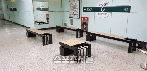 광주도시철도, 지하철 의자에 감각 더해 '눈길'