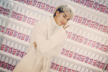 송민호 측 "지인들과 여행 죄송, 사회적 거리두기 주의할 것"[공식]