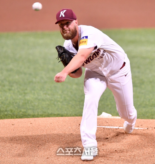 '선발승' 요키시 "KBO리그 2년차, 원래 구속 찾아가는 중"