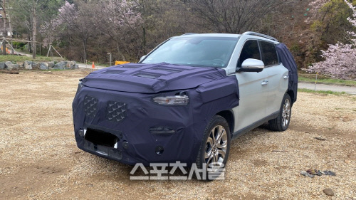 포착된 G4 렉스턴 부분변경 모델...한층 당당한 모습으로 변화