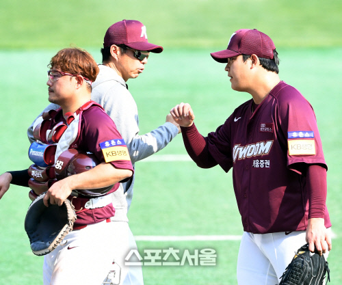 [포토] 키움 손혁 감독, 조상우...수고했어!