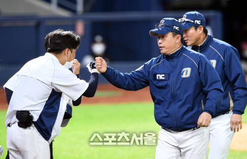 [포토]NC 이동욱 감독, KT전 3연승으로 1위 질주
