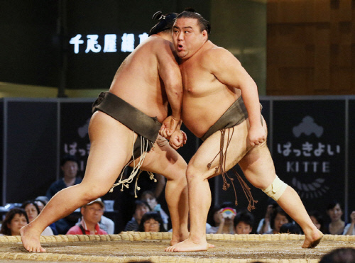 日스모선수, 코로나19로 사망...각혈 뒤 늦은 대처