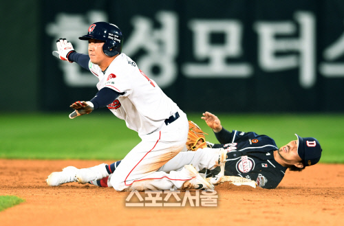 [포토]롯데 정훈, 세이프 아닌가요?