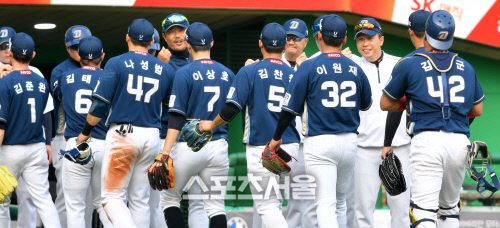 6연승 NC 이동욱 감독 "알아서 하는 선수들, 고마울 따름"