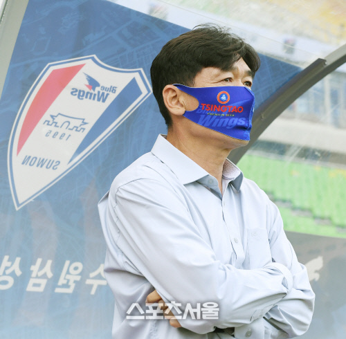 [포토] 수원 이임생 감독, 개막전은 패했지만...