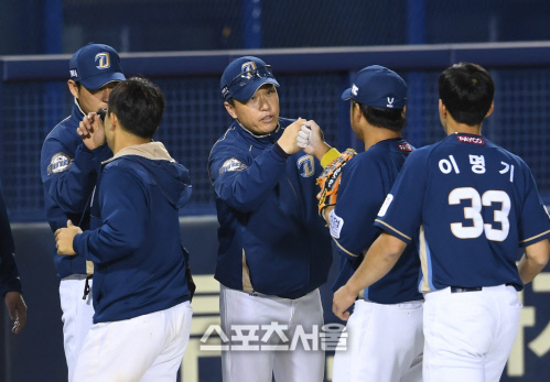 [포토]7연승 내달리는 NC 이동욱 감독