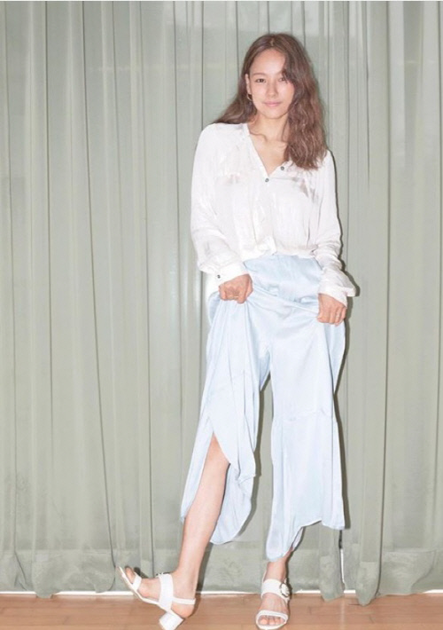 '선행스타' 이효리, 文대통령 구두 아지오 모델로 또 한번 멋진 걸음 [★SNS]