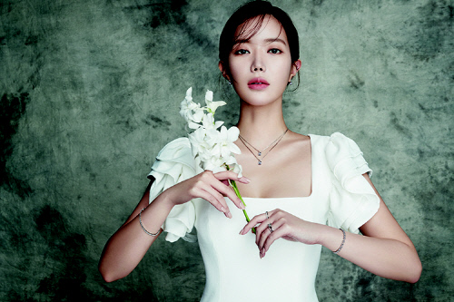 [★화보]임수향, 웨딩드레스 입고 순백의 아름다움 발산