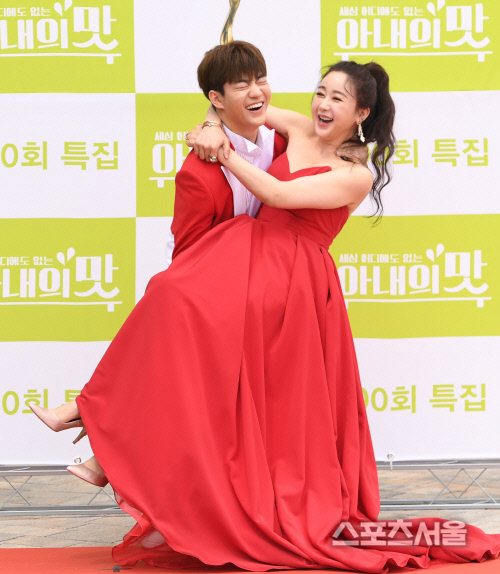 [포토] 진화-함소원, 힘 좀 써야지~!