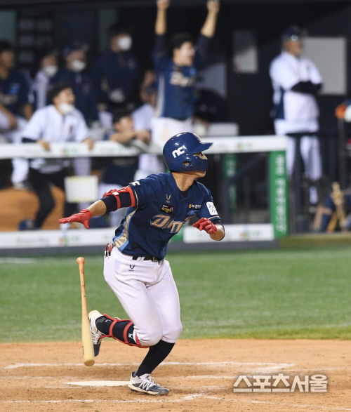 [포토] NC 노진혁, 9회 역전 만든...적시타!