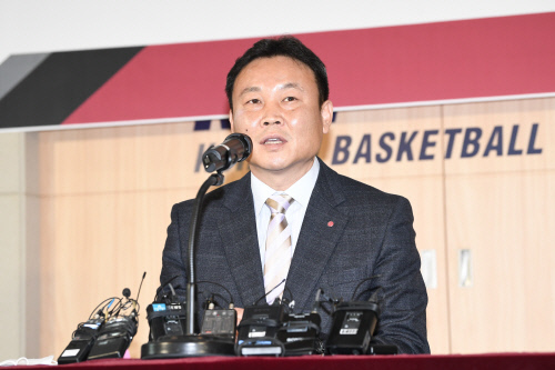 LG 조성원 감독 "농구는 선수가 하는거죠"[SS 人터뷰]