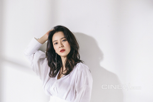 [★화보]송지효, 독보적 카리스마 예고…러블리의 180도 변신