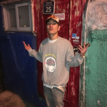 "기분 나쁜 댓글 달아서" 래퍼 비프리, 킹치메인 폭행 혐의로 입건