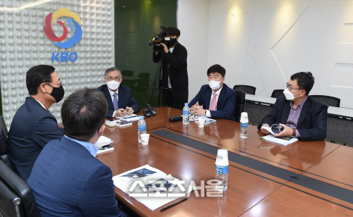 [포토]KBO리그 복귀 의사 밝힌 강정호에 대한 징계 논의 중인 상벌위원회