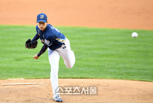 [포토]힘차게 공 뿌리는 NC 선발 구창모