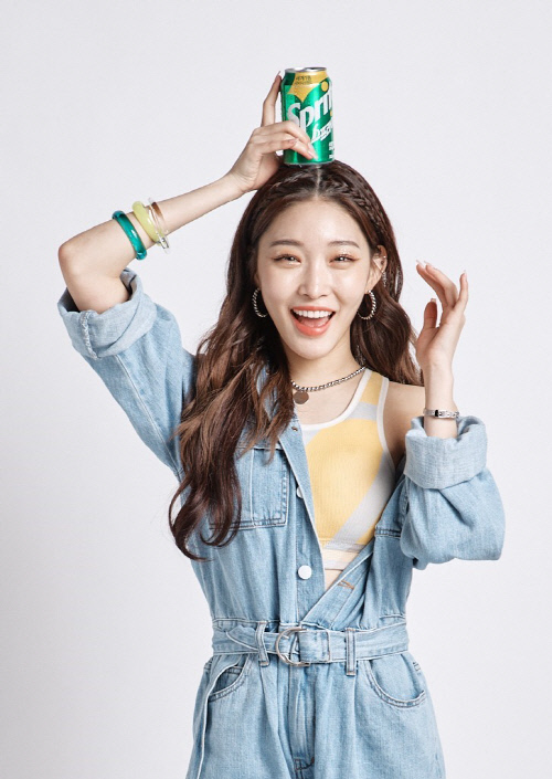 수지-설현-제니 계보 잇는 청하, 2년 연속 스프라이트 모델 발탁