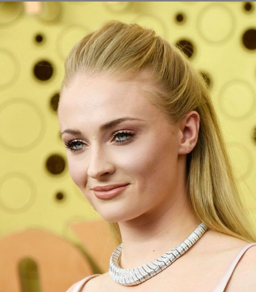 '왕좌의 게임' 소피 터너, 24세에 엄마 됐다. 배부른 모습 포착[할리웃톡]