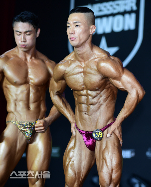 규정을 넘어 퍼포먼스로...피트니스스타 수원-남양주 최석환, 클래식 보딩빌딩 그랑프리 차지해[이주상의 e파인더]