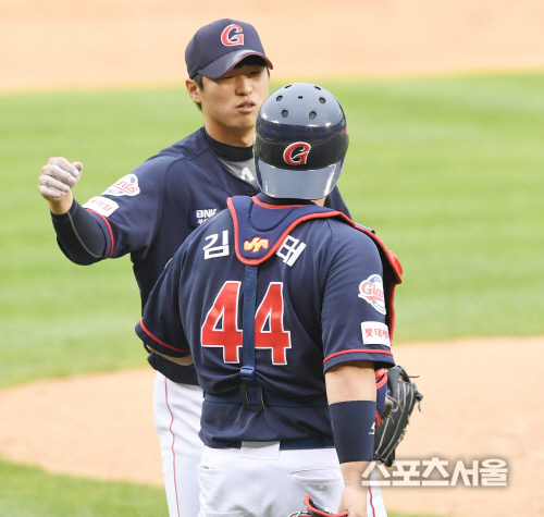 [포토] 롯데 구승민, 연장 11회 승리에 마침표!