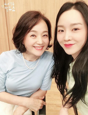 '모녀 케미' 신혜선X배종옥 화사한 '컬투쇼' 인증샷 "드디어 영화 개봉!"