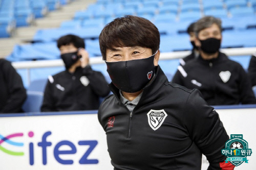 위기에서 꺼낸 스리백 '묘책'…포항의 新 옵션으로