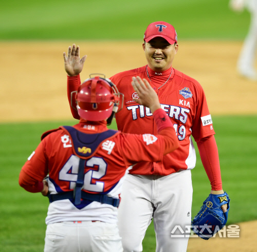 [SS포토] 김세현-한승택 \'우승에 1승 남았다\'