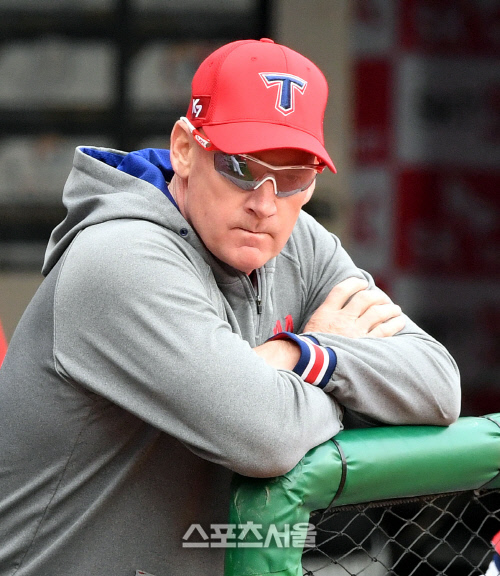 [포토] KIA 윌리엄스 감독, 1회부터 치열해...