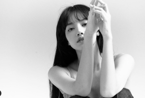 흔들리는 YG, 양현석 검찰조사 이어 매니저가 블랙핑크 리사에 10억원 사기