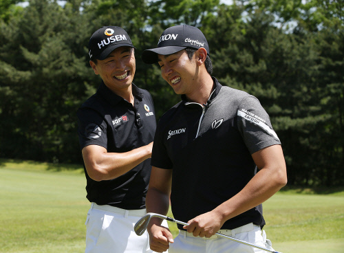 1번홀 샷이글세레머니 문경준 이수민